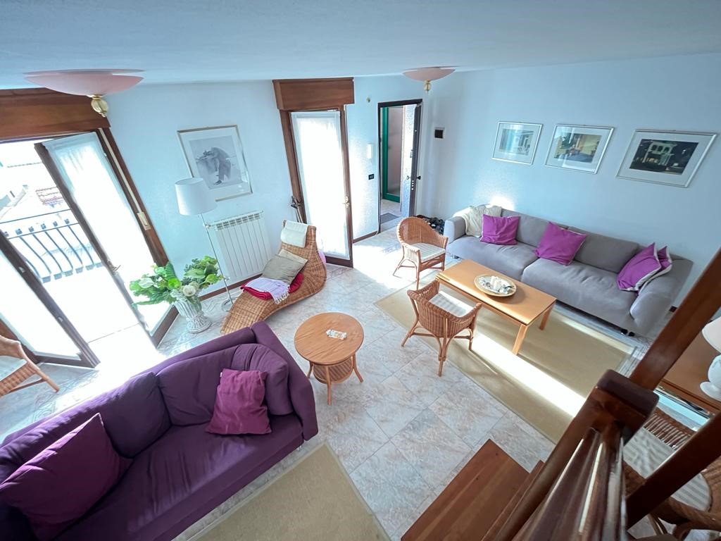 GRADO Zentrum, Wohnung ueber 2 Etagen mit 3 Schlafzimmer 2 Baedern, Bakon, Garage (!) im Zentrum nahe Spiaggia Azzura