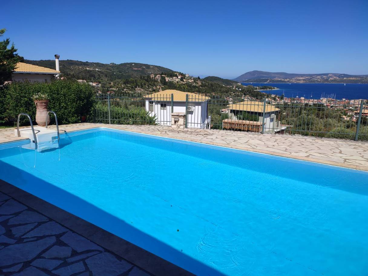 Griechenland, Lefkada, Haus mit Pool und Meerblick in Nikana